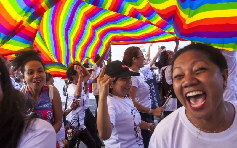 Journalistiek die verbindt: hoe media acceptatie van de queer gemeenschap versterken